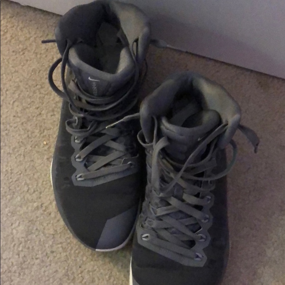 Nike Hyperdunks - Picture 2 of 3